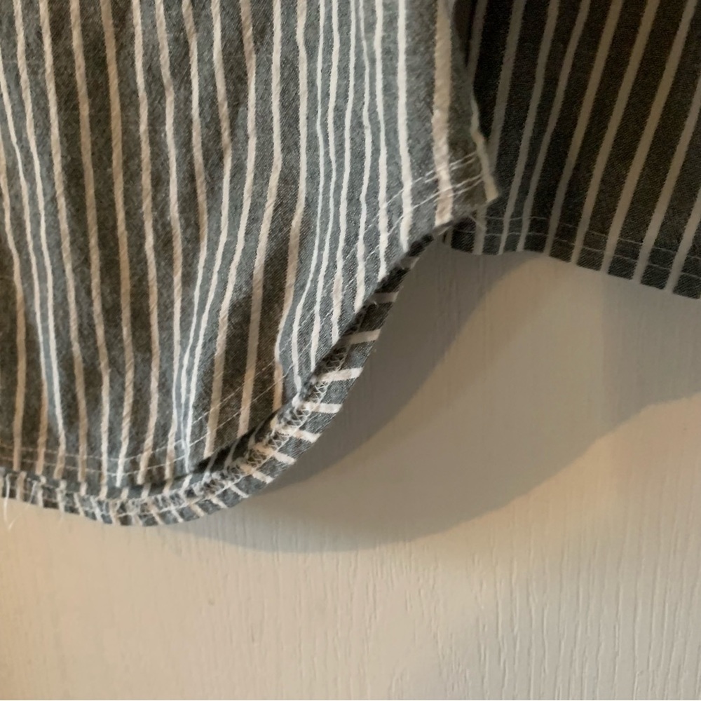 Pin stripe linen top - Picture 4 of 7